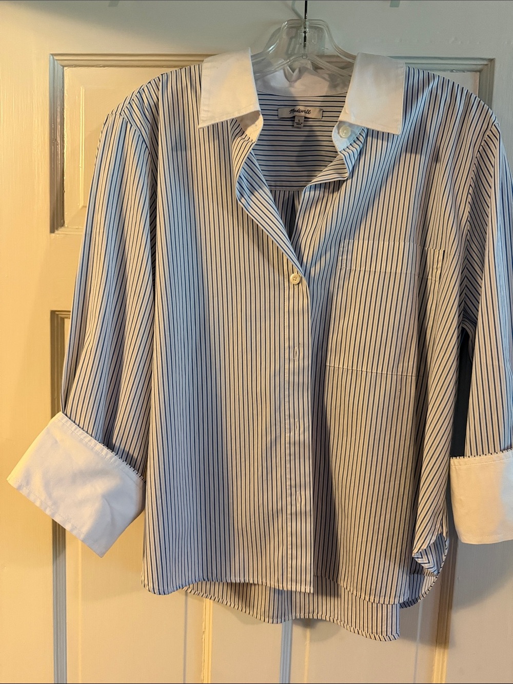 Madewell women’s lose large Blue Stripe Button-Up Shirt with White Collar